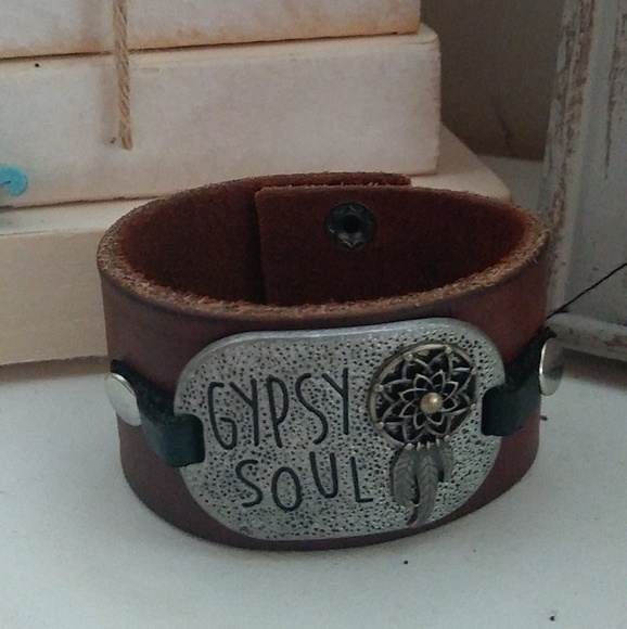 Handmade leather cuff bracelet - Picture 2 of 4
